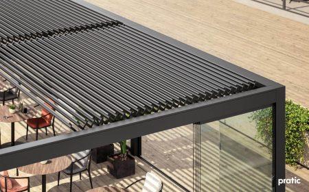 BRERA P - Premium Pergola mit halboffenem Dach, und gekippten Lamellen